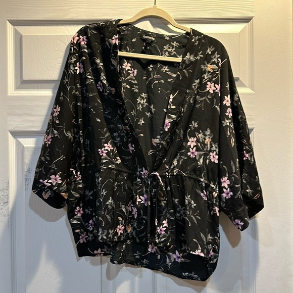 Express Black Floral Satin Tie Waist Bat Wing Sleeve Top M - Picture 1 of 8